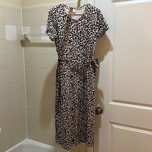 Tie waist dress with pockets. Cheetah print. Old Navy size large.